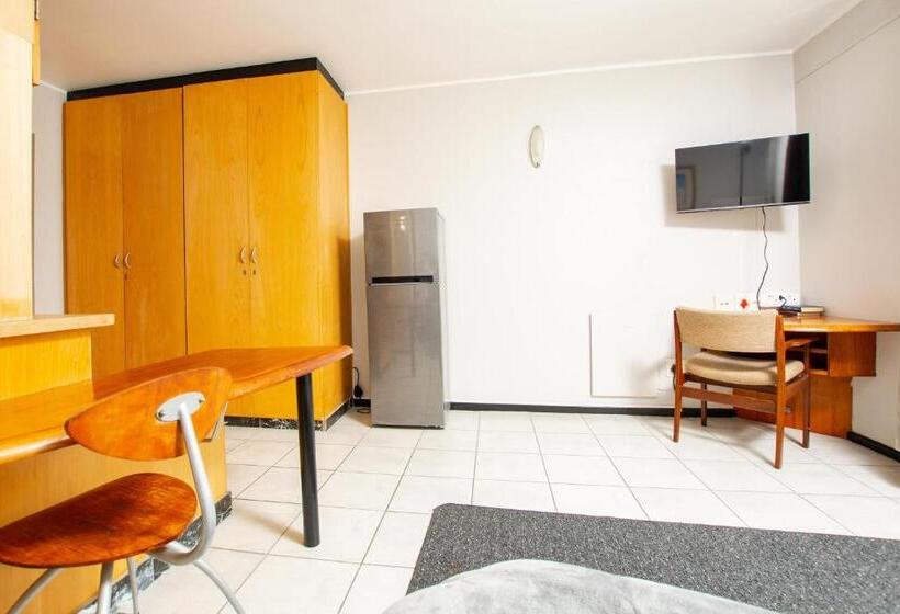 إستوديو قياسى, False Bay Inn