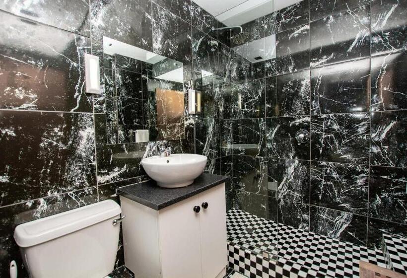 إستوديو قياسى, False Bay Inn