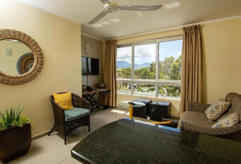 غرفة إقتصادية عائلية, False Bay Inn