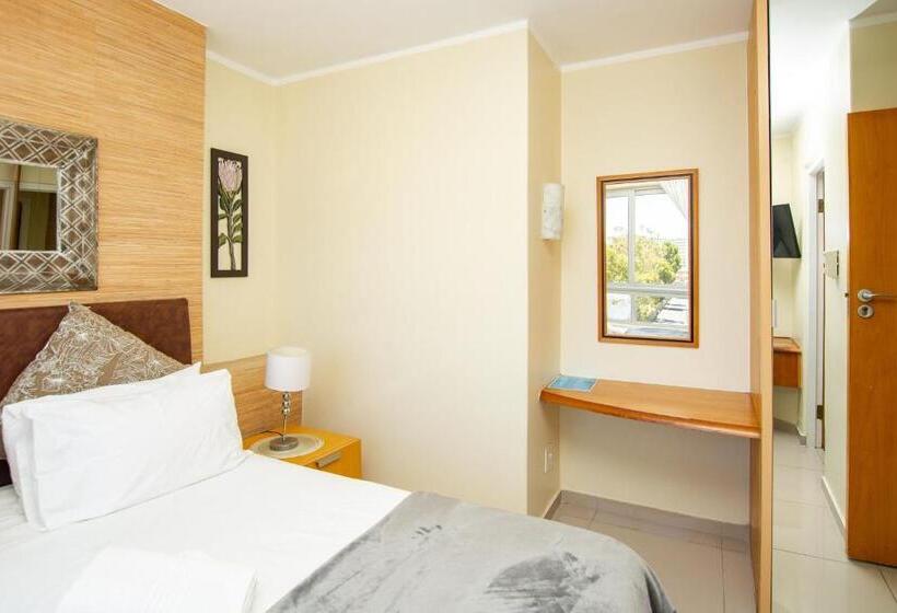 غرفة إقتصادية عائلية, False Bay Inn