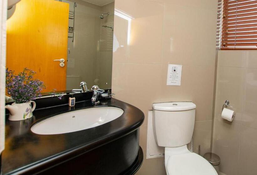 غرفة إقتصادية عائلية, False Bay Inn