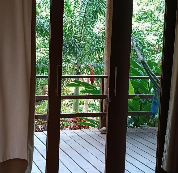 Bungalow Deluxe, Isabella Tayrona