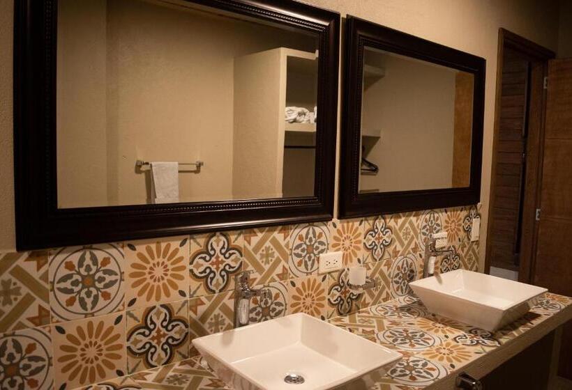 Bungalow Deluxe, Isabella Tayrona