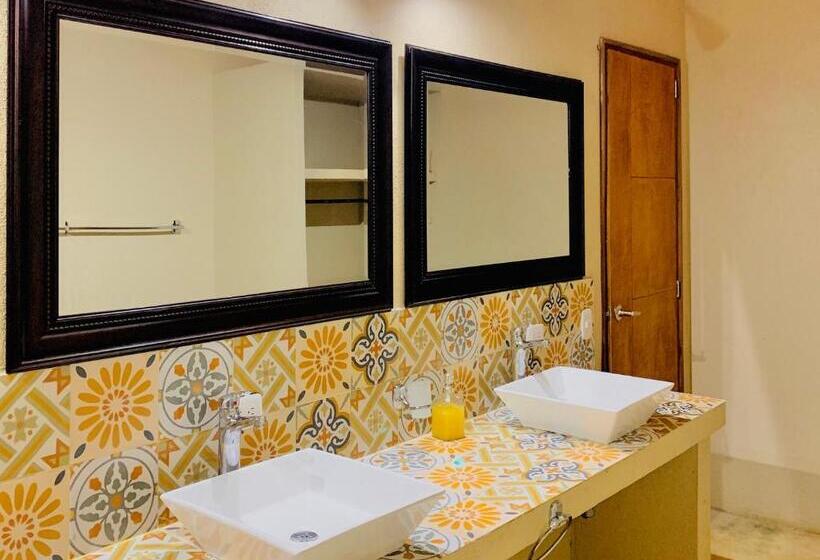 Bungalow Deluxe, Isabella Tayrona