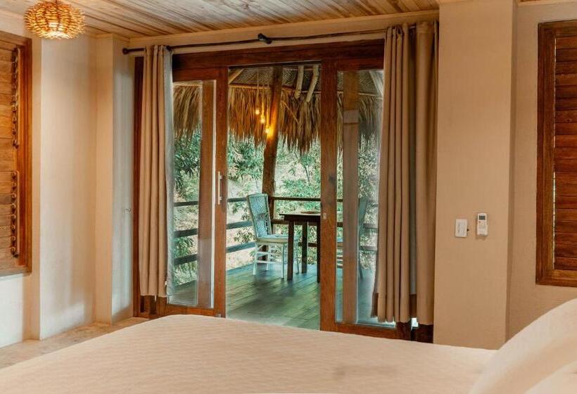 Bungalow Deluxe, Isabella Tayrona