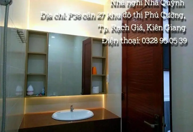 اتاق لوکس با تخت بزرگ, Nhã Quỳnh