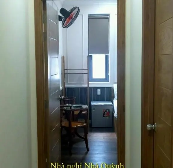 اتاق لوکس با تخت بزرگ, Nhã Quỳnh