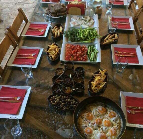 غرفة قياسية ثلاثية مطلة علي الحديقة, Pyramid Boutique