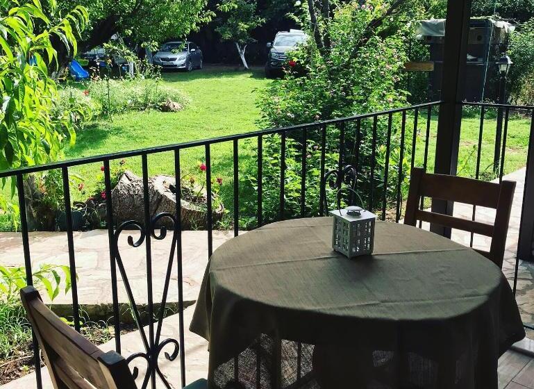 غرفة إقتصادية, Pyramid Boutique