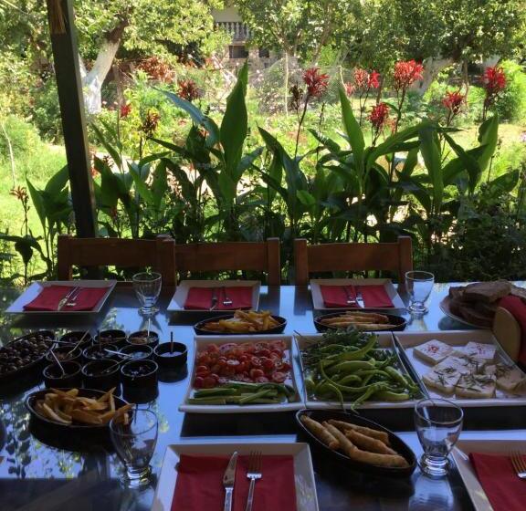 غرفة إقتصادية, Pyramid Boutique