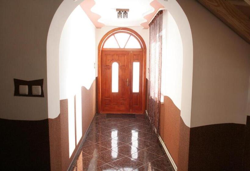 Standard Værelse, магія гір