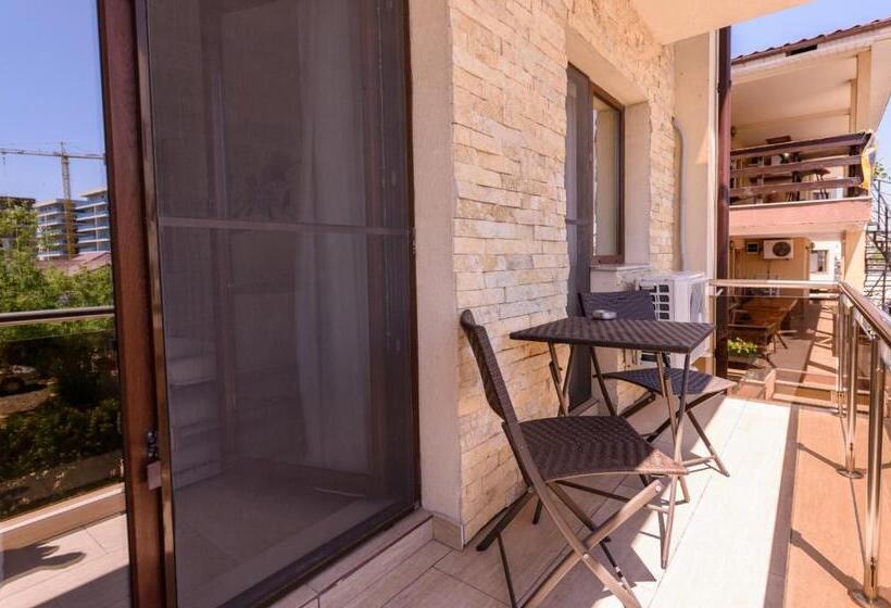 סוויטת ג'וניור עם מרפסת, Vila Iulia