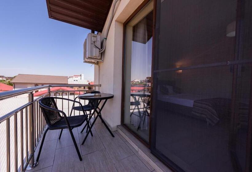 חדר סטנדרט לשלושה עם מרפסת, Vila Iulia