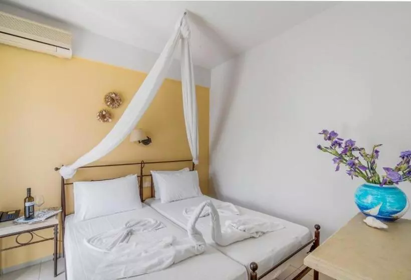 استودیوی سوپریور, Golden Bay Hotel Apartments