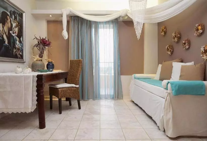 Deluxe Suite Sea View, Golden Bay Hotel Apartments