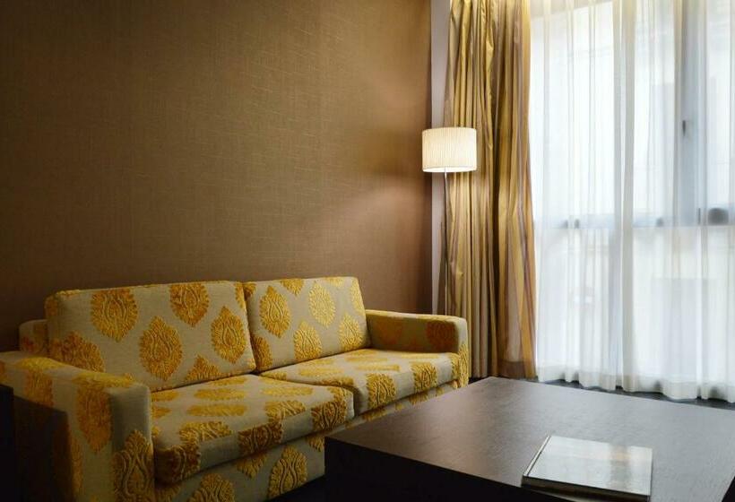 جناح جونيور, Gran Hotel Don Manuel