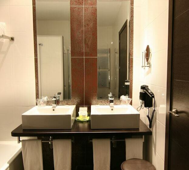 جناح جونيور, Gran Hotel Don Manuel