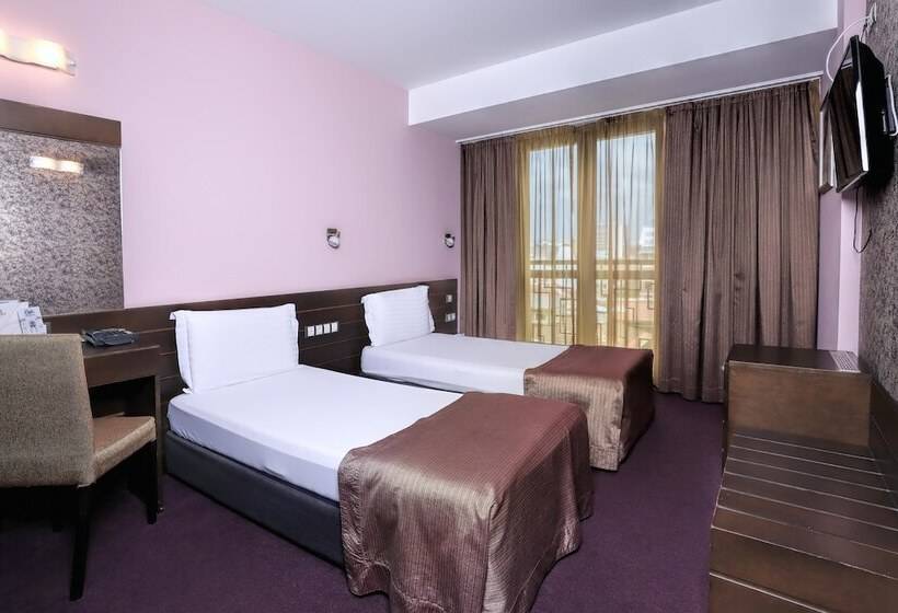 غرفة قياسية, Budapest