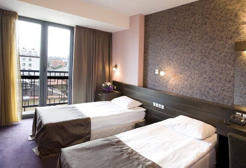 غرفة قياسية, Budapest