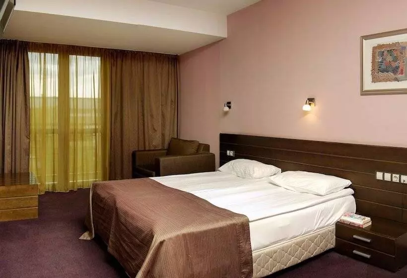 اتاق لوکس, Budapest