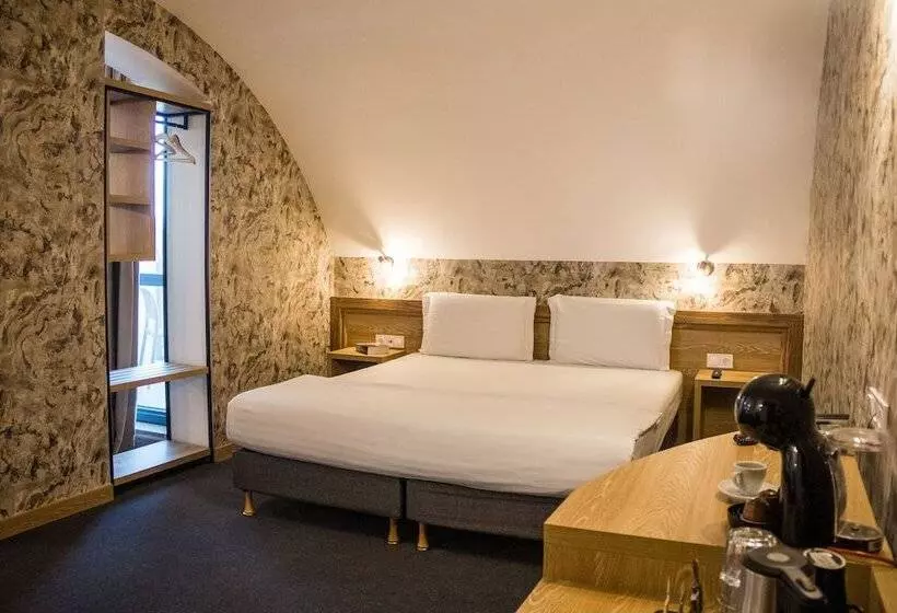 سوییت جونیور, Budapest