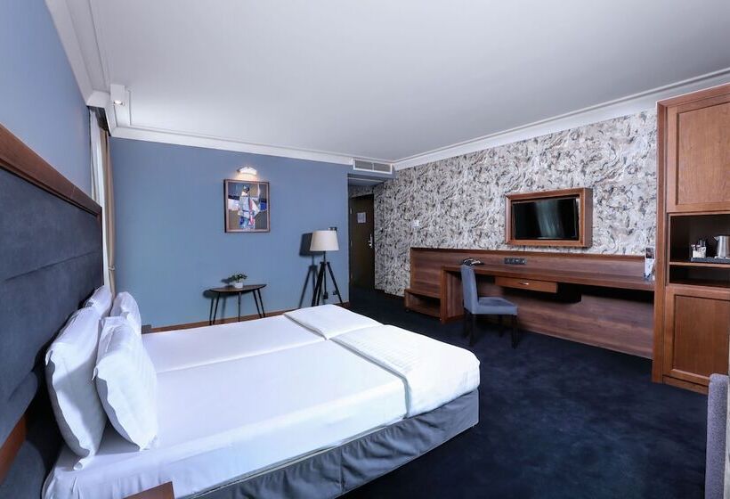 Номер Deluxe, Budapest
