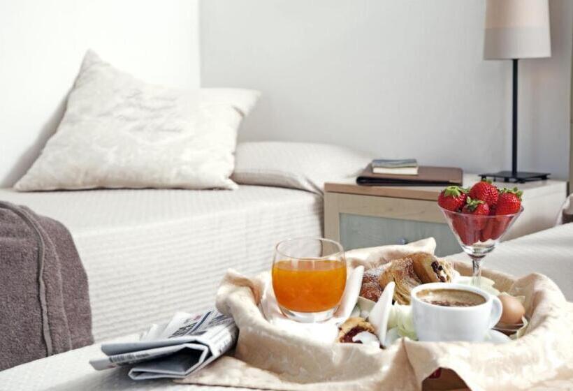 侧面海景标准三人间, Ca  Bianca