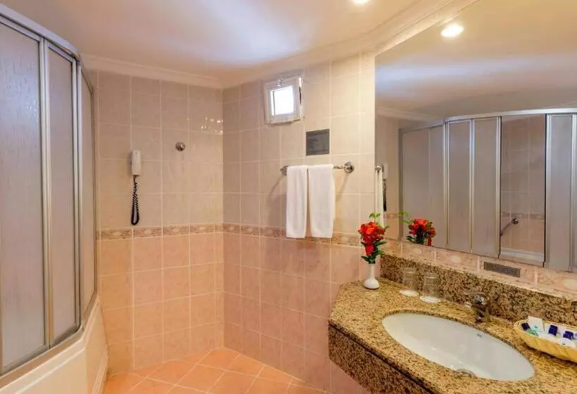 اتاق استاندارد با چشمانداز دریا, Holiday Park Resort