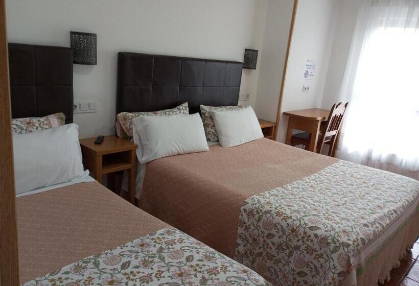 غرفة قياسية ثلاثية, Hospedaje Magallanes