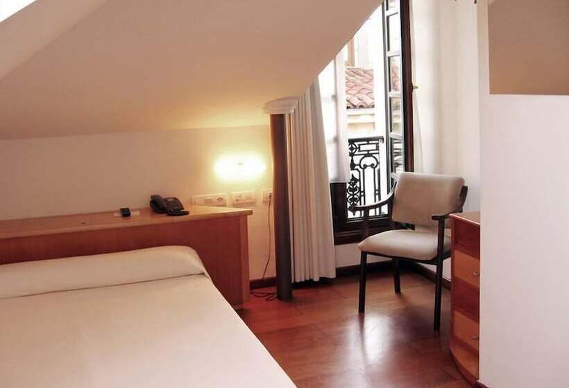 スタンダードルーム, La Plaza I