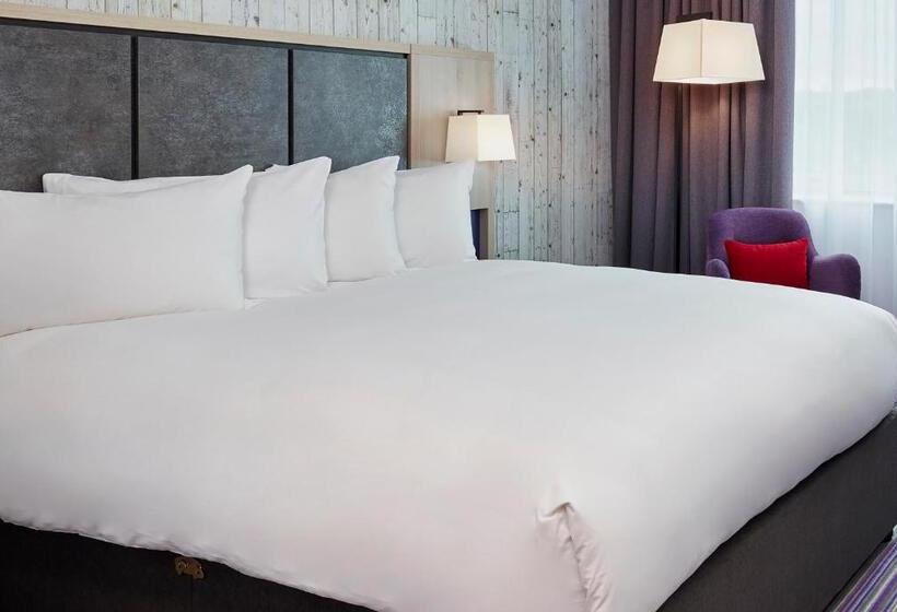 اتاق سوپریور, Leonardo Sheffield