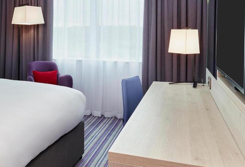 اتاق سوپریور, Leonardo Sheffield