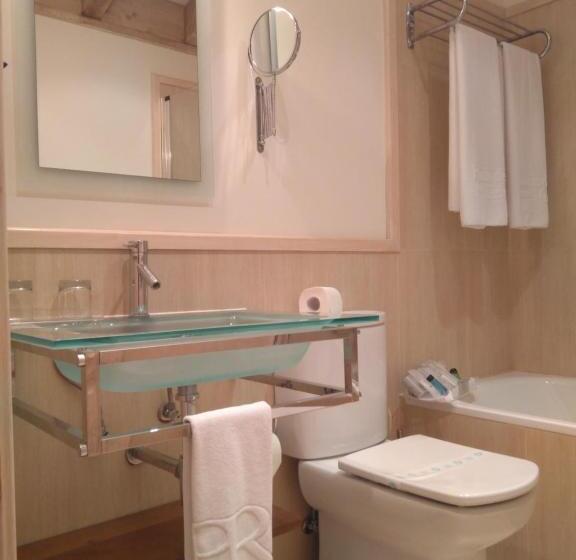 غرفة قياسية ثلاثية, Narbasu Restaurante Y