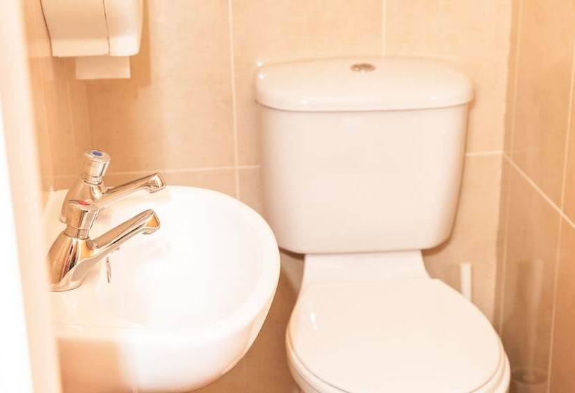 스탠다드 룸, Isaacs Hostel