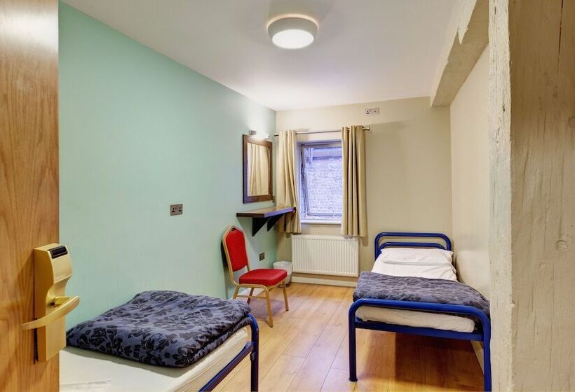 스탠다드 룸, Isaacs Hostel