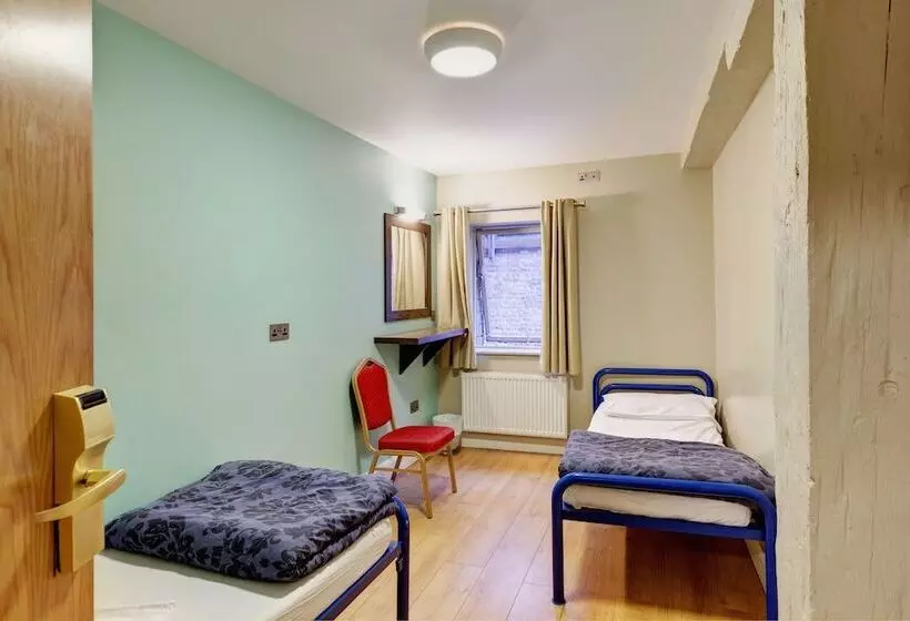Camera Standard, Isaacs Hostel