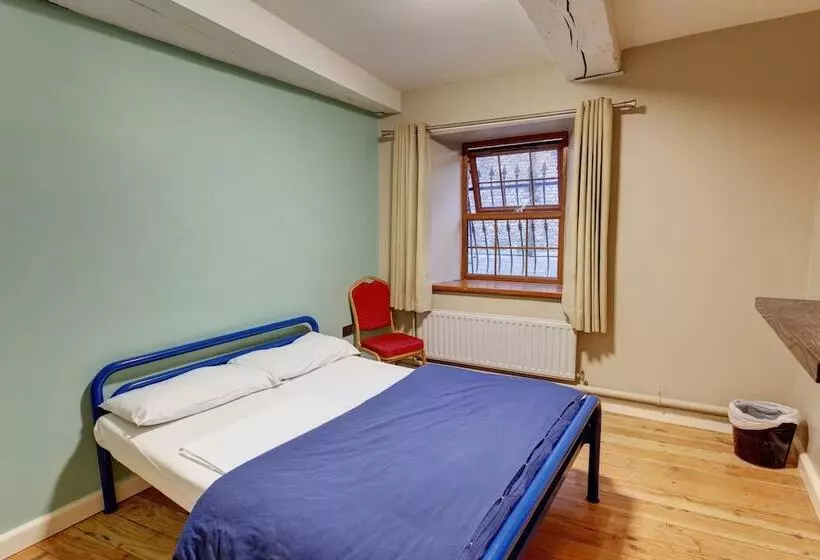 Camera Standard, Isaacs Hostel