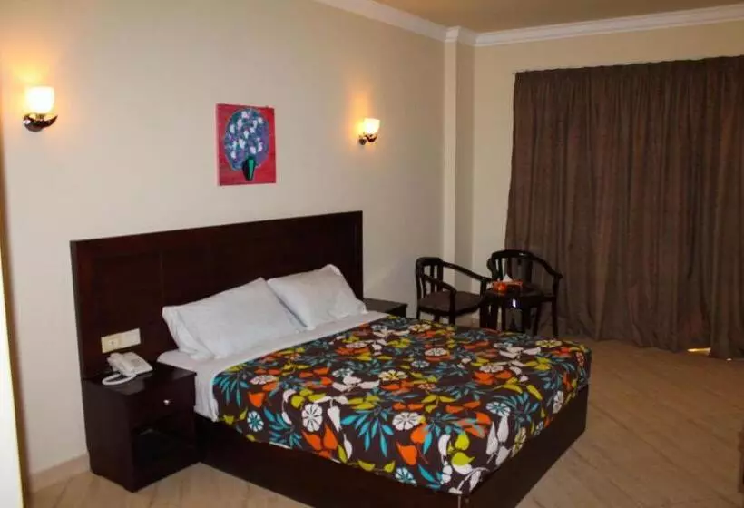 اتاق استاندارد با چشمانداز استخر, La Sirena Hotel & Resort Families Only