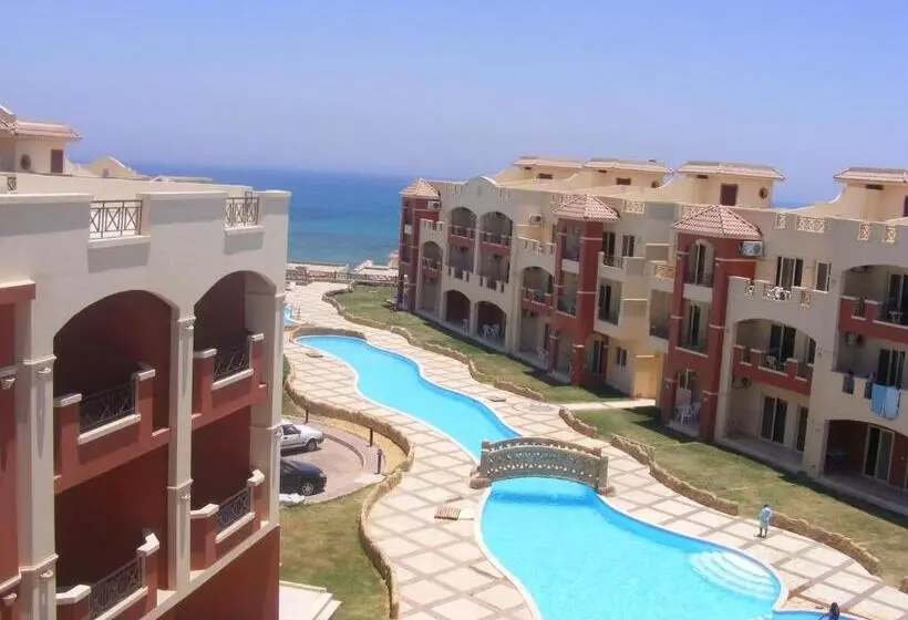 اتاق استاندارد با چشمانداز استخر, La Sirena Hotel & Resort Families Only
