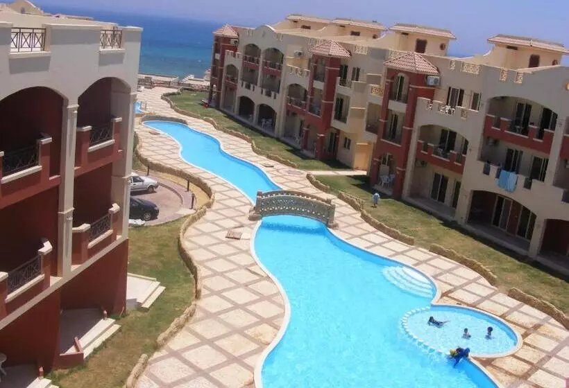 اتاق استاندارد با چشمانداز استخر, La Sirena Hotel & Resort Families Only