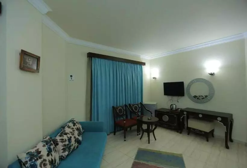اتاق استاندارد سه تخته با چشمانداز استخر, La Sirena Hotel & Resort Families Only