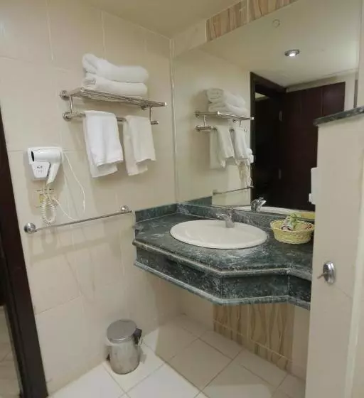 اتاق استاندارد سه تخته با چشمانداز استخر, La Sirena Hotel & Resort Families Only