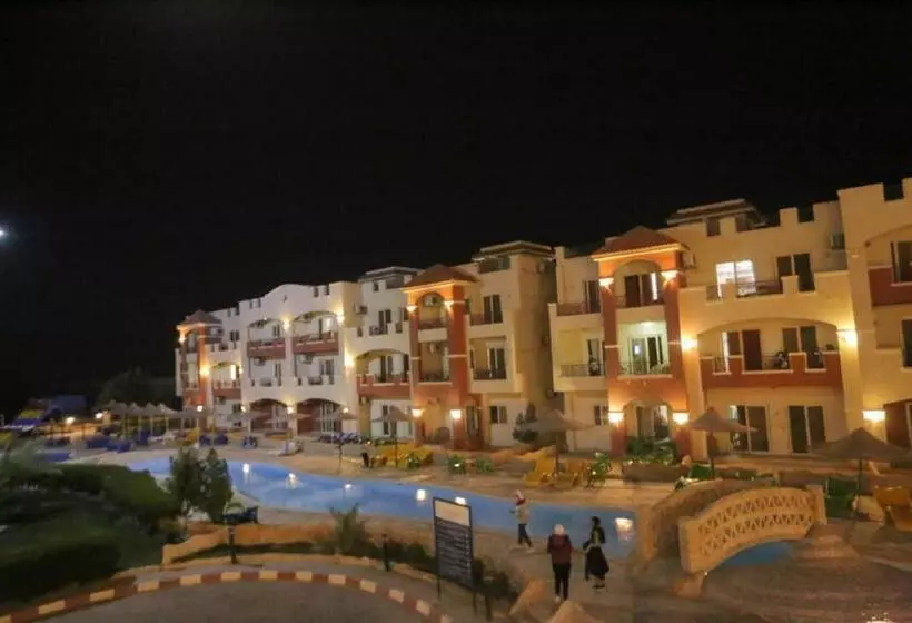 اتاق استاندارد سه تخته با چشمانداز استخر, La Sirena Hotel & Resort Families Only