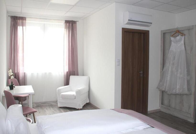 اتاق لوکس, Vecsési Rendezvényközpont és Panzió