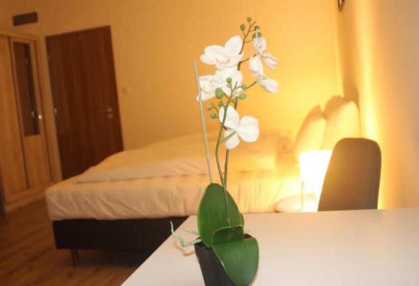 اتاق لوکس, Vecsési Rendezvényközpont és Panzió