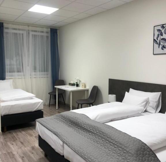 اتاق استاندارد سه نفره, Vecsési Rendezvényközpont és Panzió