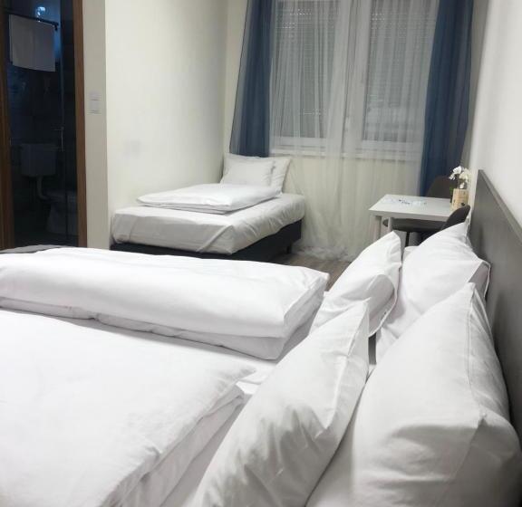 اتاق استاندارد سه نفره, Vecsési Rendezvényközpont és Panzió