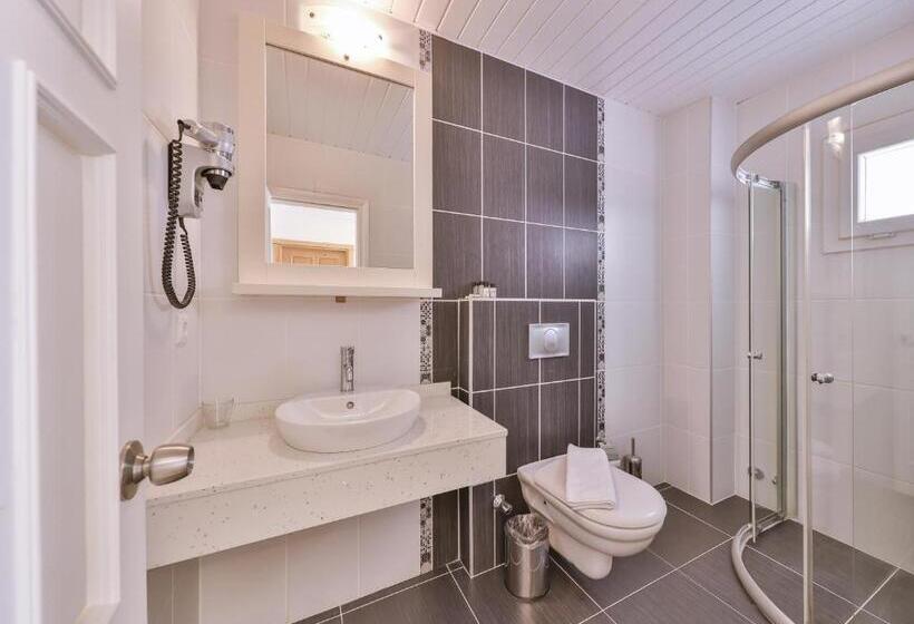 Pokój Rodzinny, Belinda