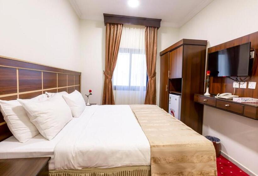 Номер Deluxe, Yasmin Al Majd