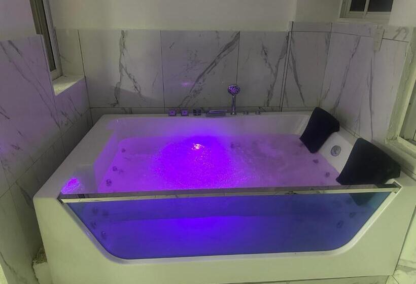 استودیو استاندارد با بالکن, Plaza Europa